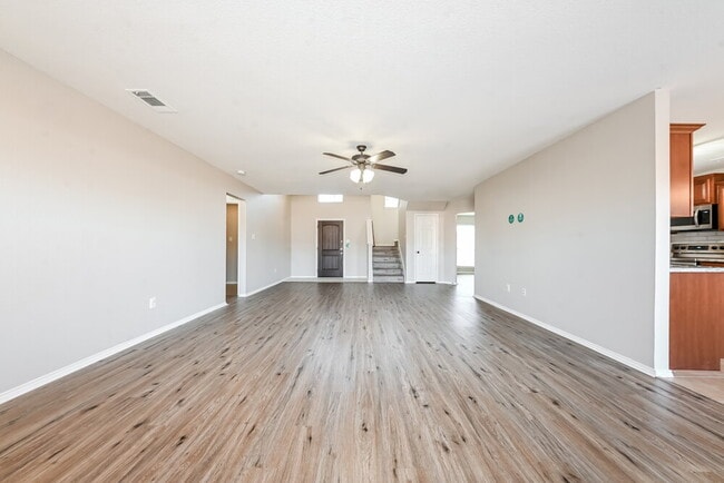 Photo - 908 Matthew Ln