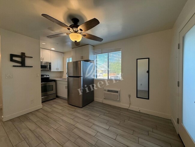 Building Photo - 1695 E Indianola Ave Unit 1