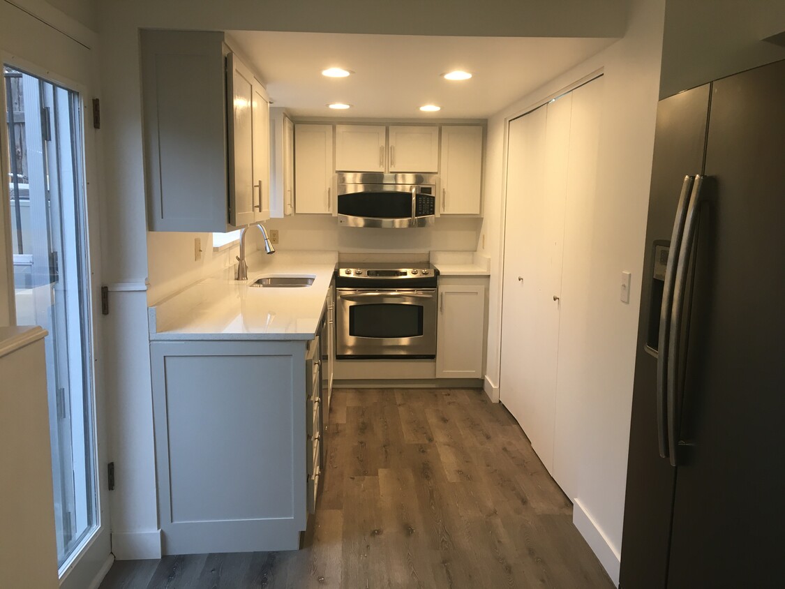 Kitchen - 1070 E Atkin Ave (Salt Lake City, UT)