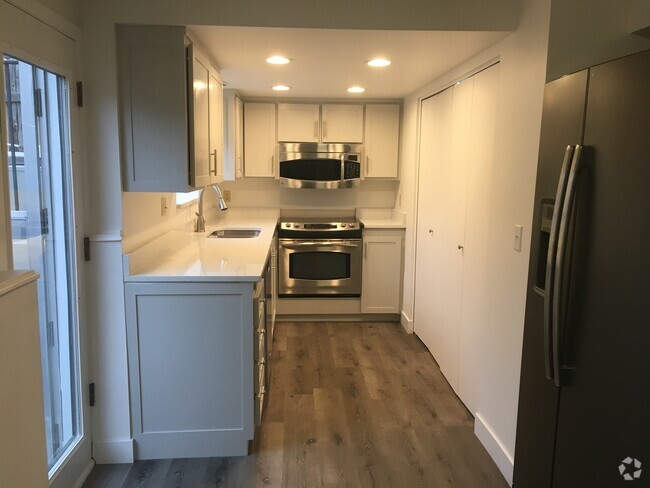 Building Photo - 1070 E Atkin Ave Rental