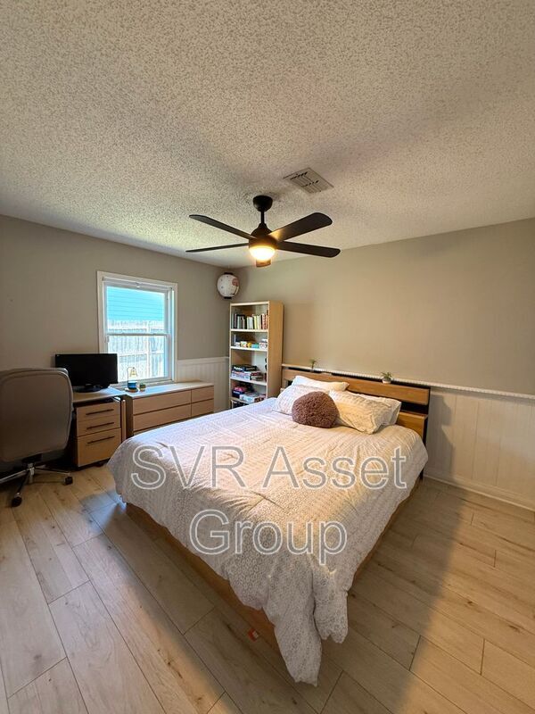 Photo - 432 Helmsman Ln