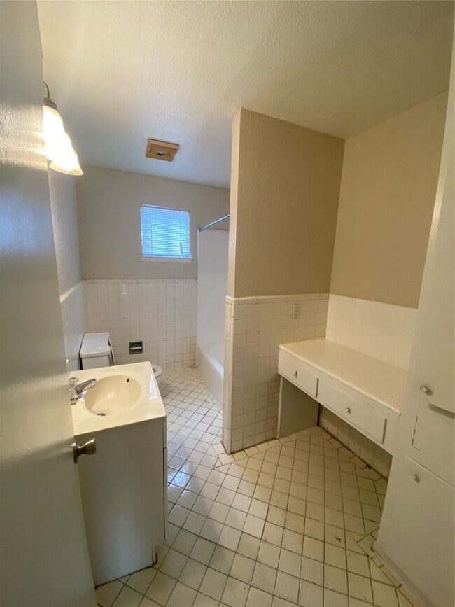 Photo - 5610 Royal Palms St Unidad 67