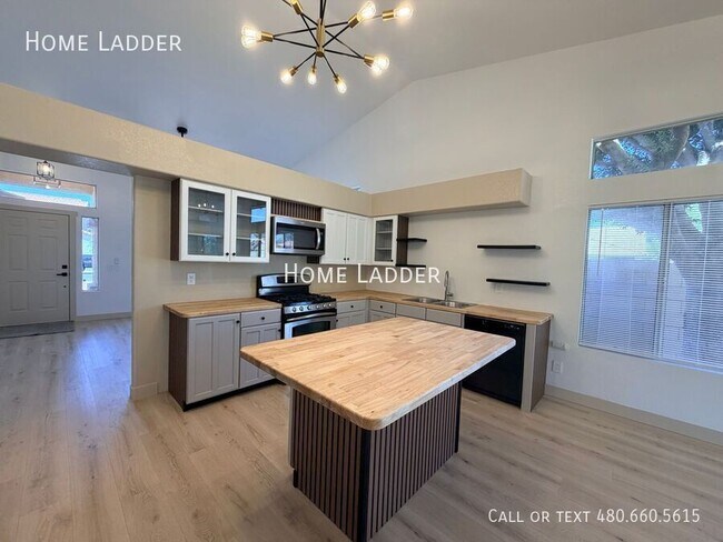 Photo - 1336 E Tradewind Dr