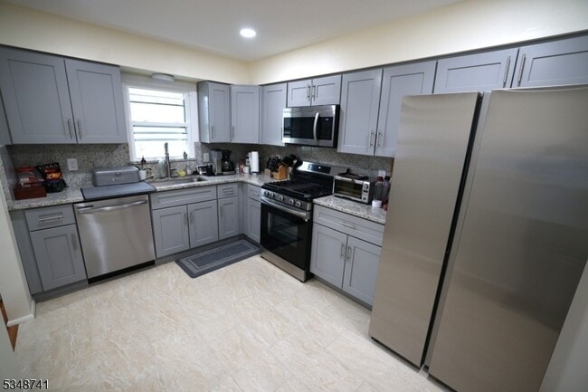 Photo - 920 Everts Ave