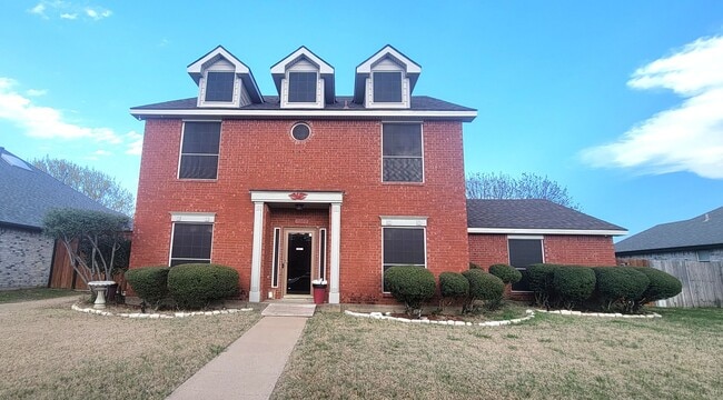 Building Photo - Spacious 4-Bedroom Home with Pool & Spa in...