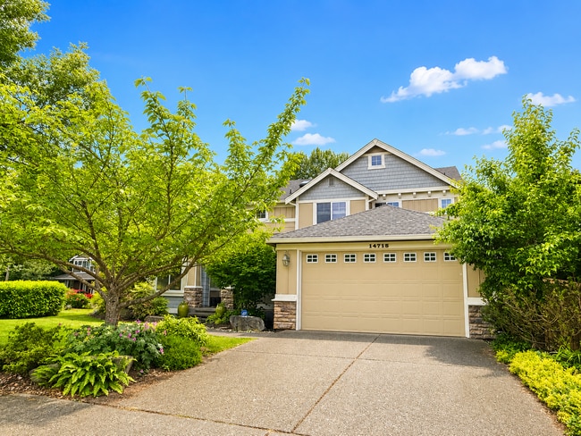 Photo - Spacious 5 Bedroom Home with A/C, Den, Waterfall in Prime Kenmore Cul-de-Sac