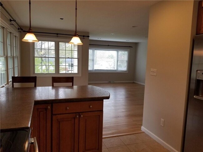 Photo - 28 Barnett Rd E