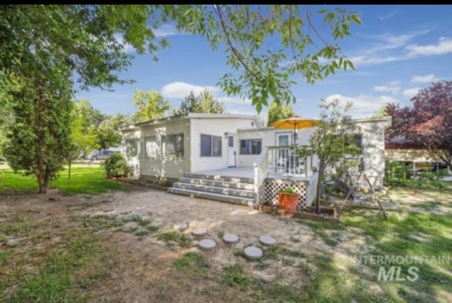 Photo - 337 2nd Ave W