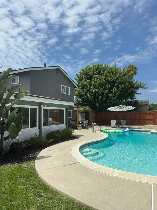 514 Luna Dr