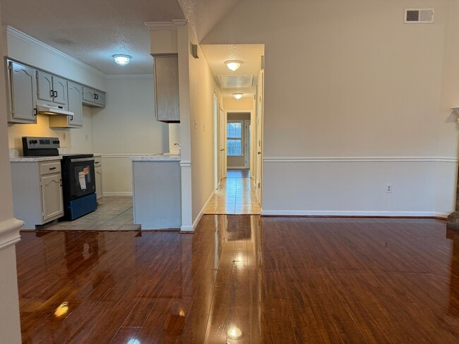 Photo - 6893 Snyder Rd