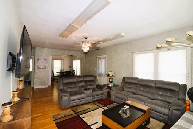 429 Main St