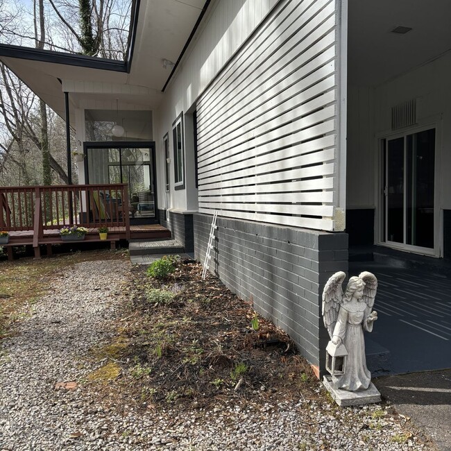 Photo - $1,800 - 3 Bedroom 2 Bathroom Gorgeous and Unique Furnished House in Webster