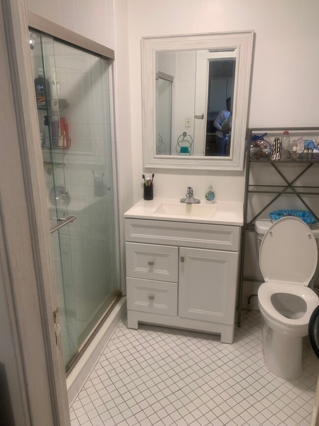Building Photo - 147 Ferry St Unit 3 R Rental