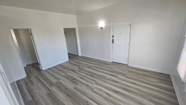 Photo - 1750 S Longwood Ave Unidad 9