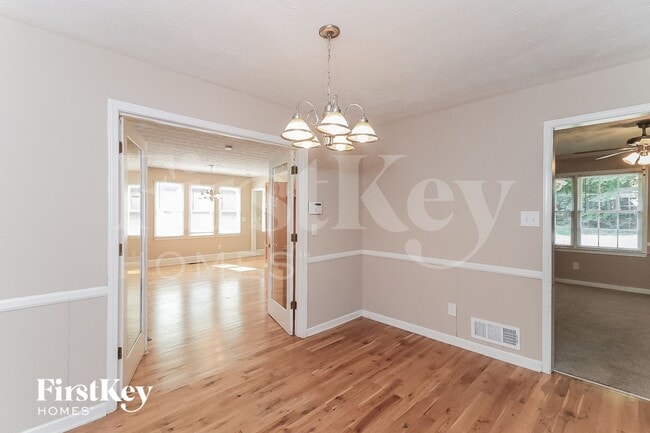 Photo - 2835 Twin Springs Dr