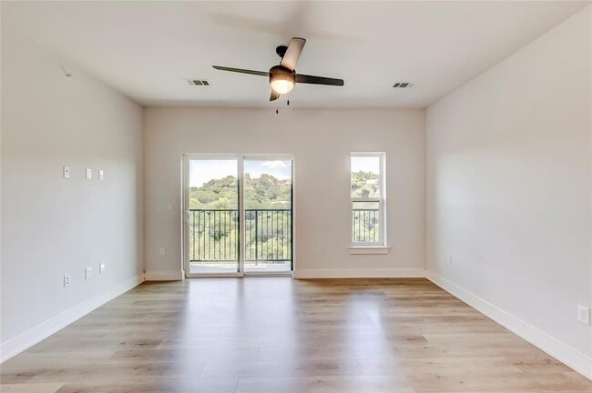 Photo - 2500 Longview St Unit 402