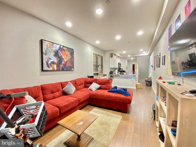 Building Photo - 1525 W Norris St Rental