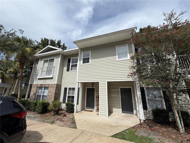 Building Photo - 4445 NW 49th St Unit 102