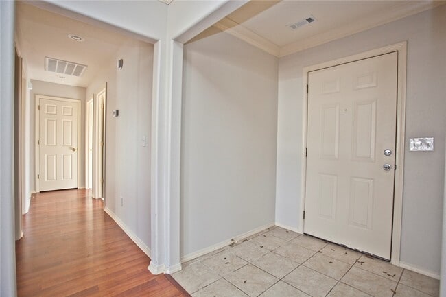 Photo - 807 SW Sandrock Rd