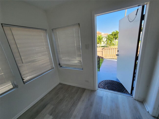 Photo - 2466 Lincoln St