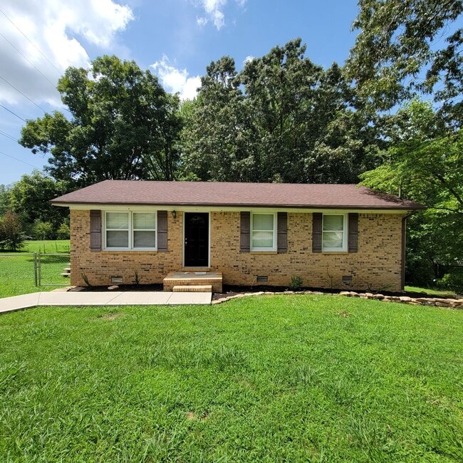 Building Photo - 3/1 Brick Ranch-Cookeville City Limits