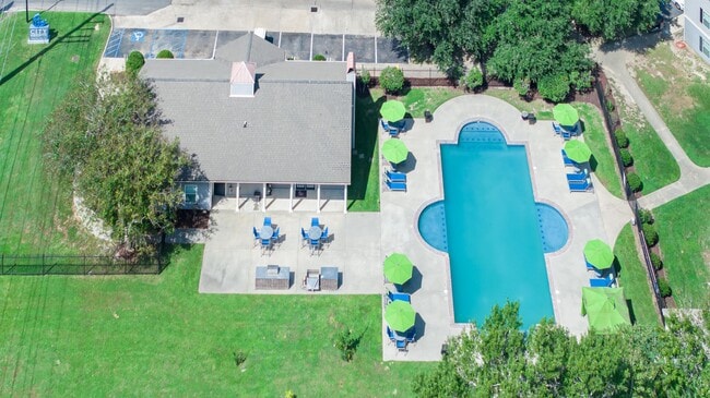 Building Photo - City Heights Denham Springs