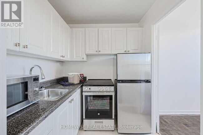 Photo - 485 Kingston Rd Unit 902