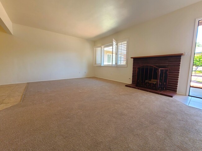 Photo - 613-619 Pine Ave. Unidad 617