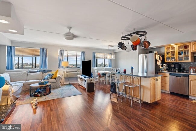 Photo - 200 Lombard St Unit 713