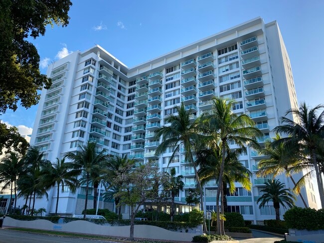 Building Photo - 1000 West Ave Unit 801