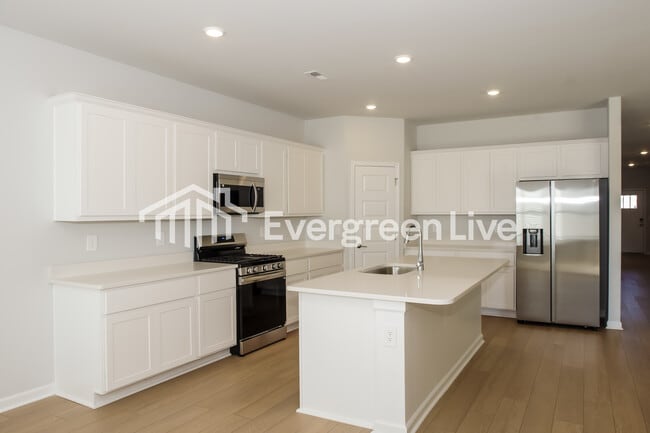 Photo - 106 Chain Bridge Circle