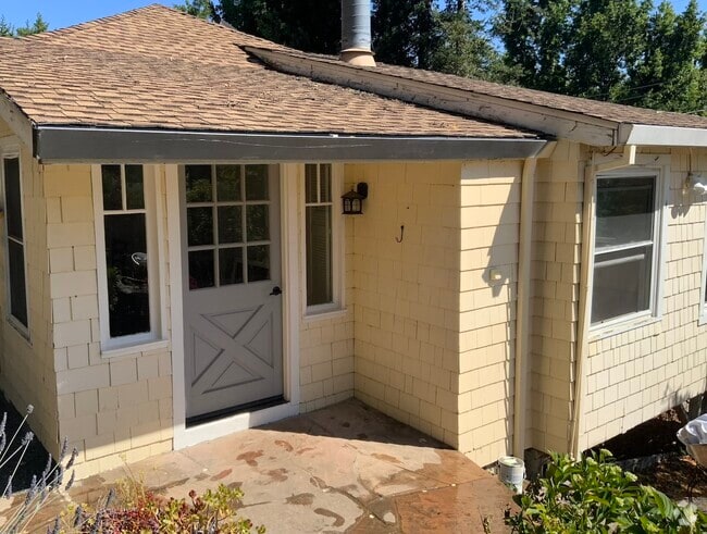 Building Photo - 34 Wreden Ave Rental