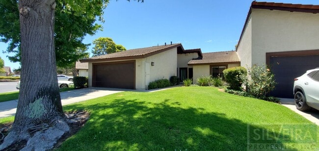Building Photo - Cozy 2 bedroom 2 Bath home near Stowell and Broadway!
