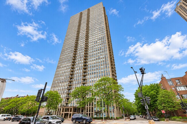 Building Photo - 1660 N La Salle Dr Unit 3502