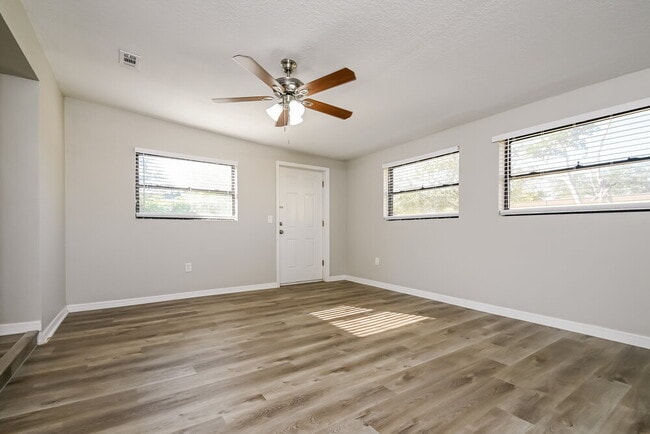 Photo - 1827 Rotary Dr