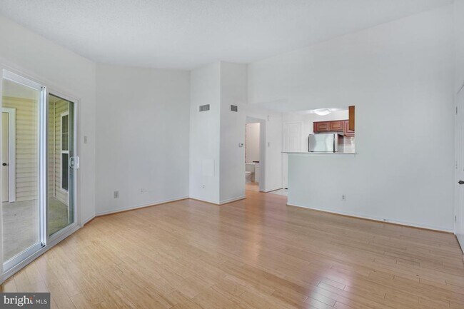 Photo - 1535 Lincoln Way Unidad 301