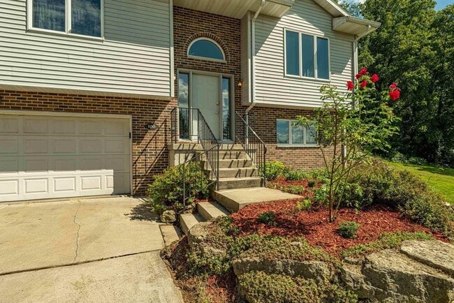 Building Photo - 100 Grossenbacher Ln