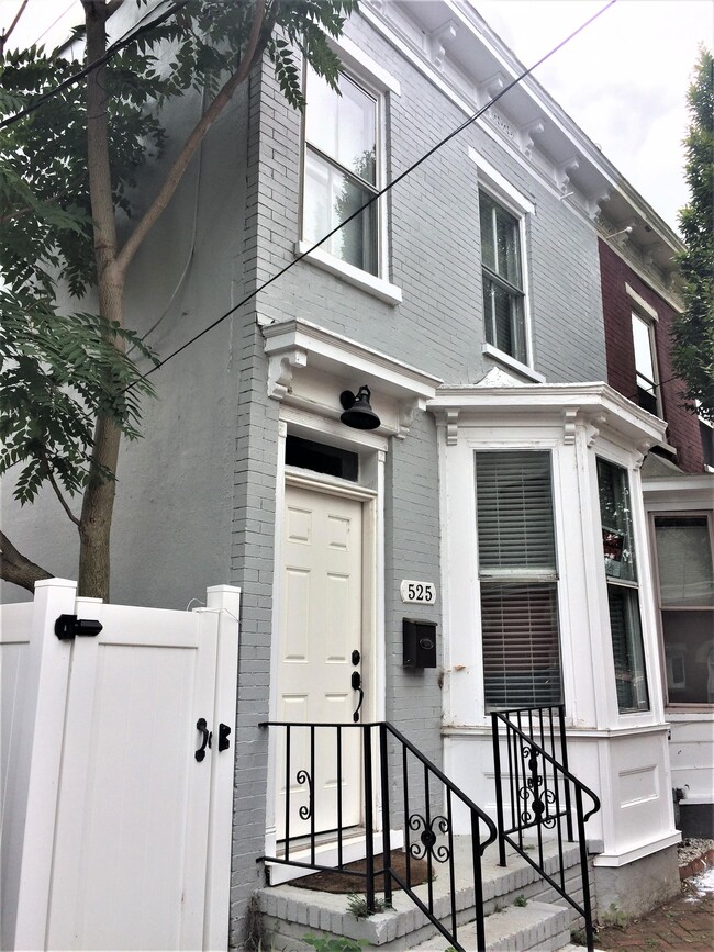 Photo - 525 St James St