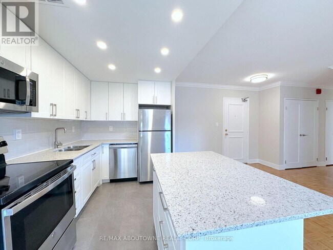 Photo - 135 Allan St