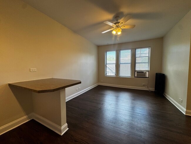 Photo - 1344 W Lunt Ave Unidad 209