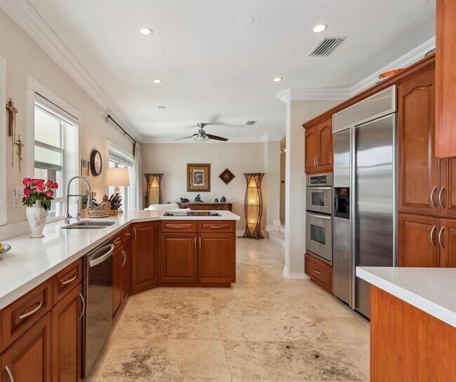 Photo - 1540 Tagus Ave