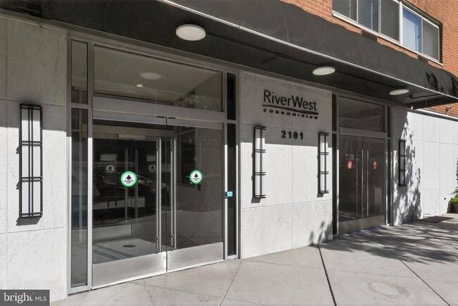 Building Photo - 2101 Chestnut St Unit 1121