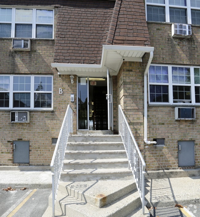 River Drive Village Apartments Garfield, NJ