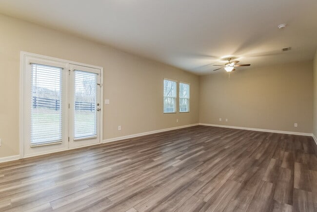 Photo - 525 Knightsbridge Ln