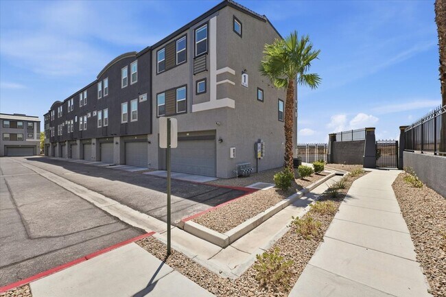 Building Photo - 9050 W Tropicana Ave