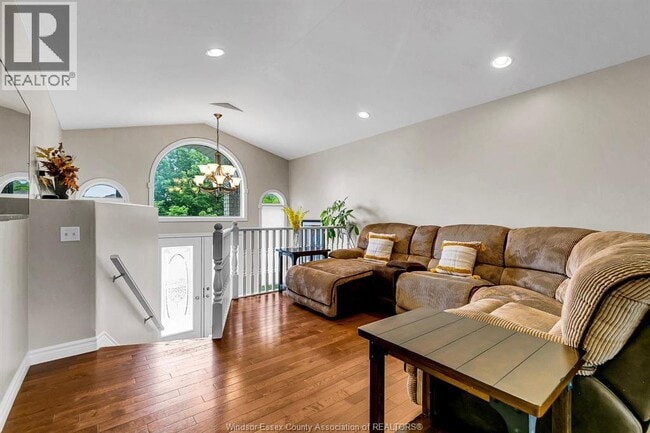 Photo - 4274 Canberra Ave