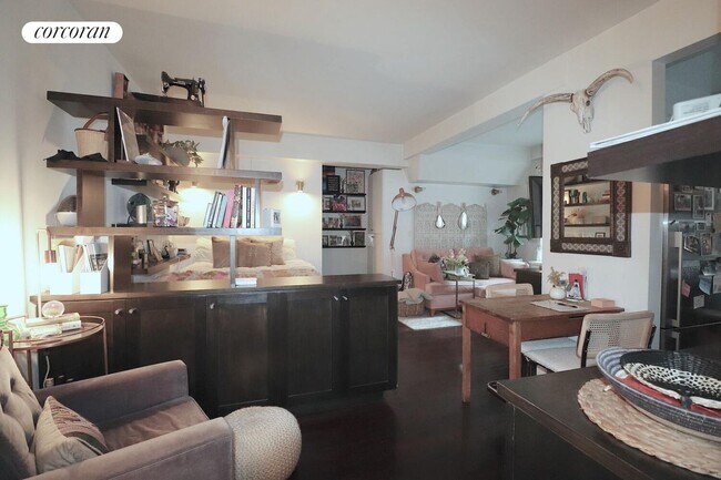 Photo - 100 W 12th St