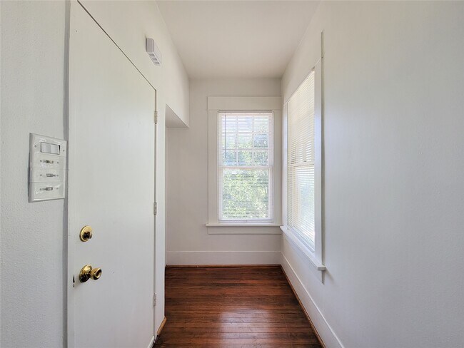 Photo - 815 Sul Ross St Unit 3
