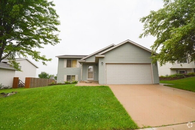Building Photo - Move-In Ready4 BR with Large Yard! Rental