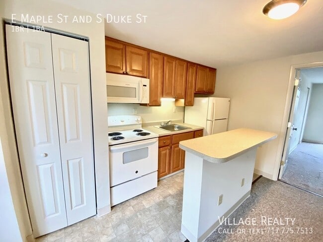 Building Photo - 461 E Maple St Unit C